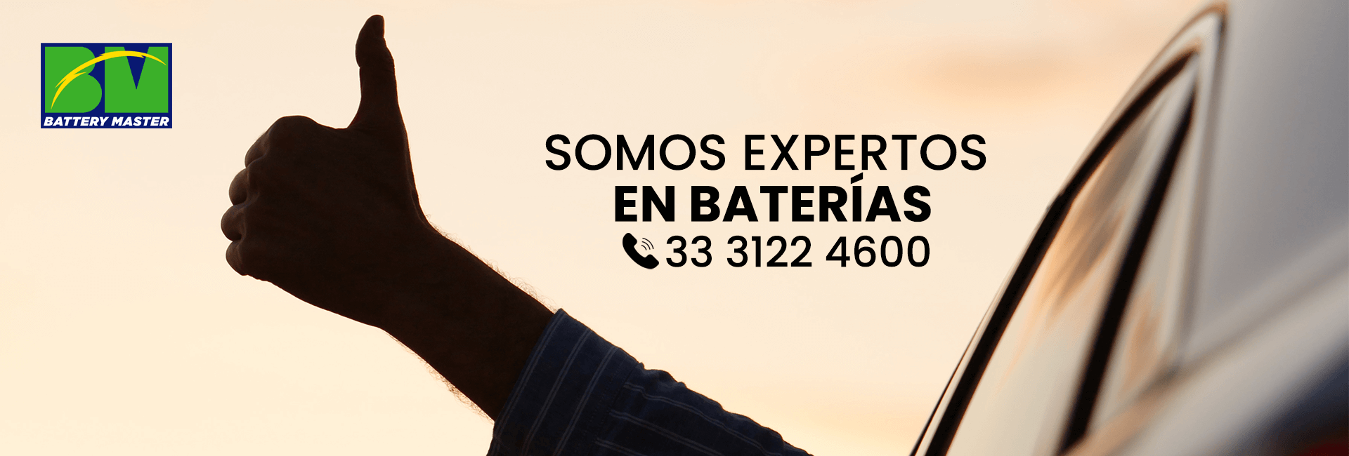 Brazo fuera de auto con el pulgar arriba y la leyenda: somos expertos en baterías y nuestro teléfono